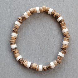 Bracelet composé de perles en bois et Howlite blanche