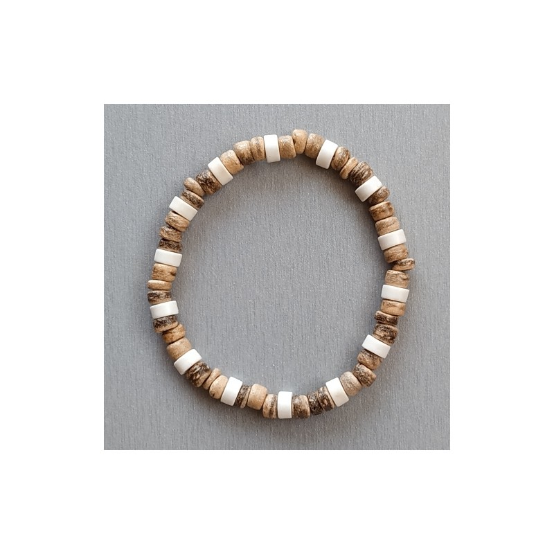 Bracelet composé de perles en bois et Howlite blanche